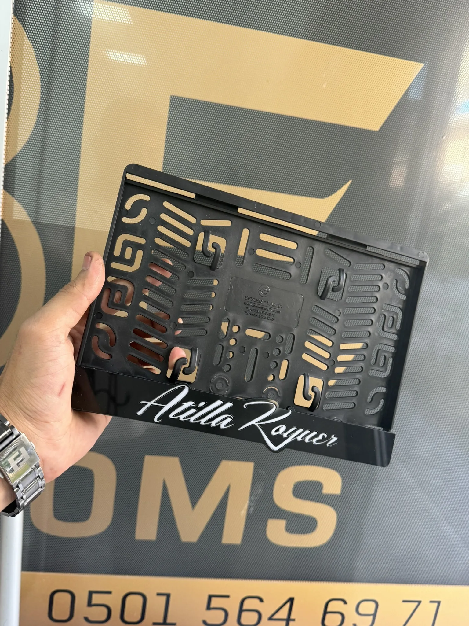 Siyah Zemin Beyaz Yazılı Kişiye Özel Pleksi Motosiklet Plakalık plakalık görsel 2