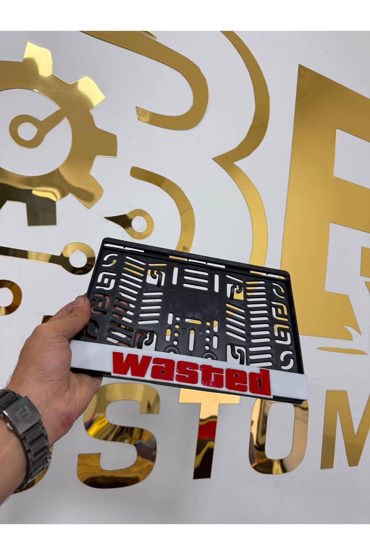 Wasted Yazılı Pleksi Motor Plakalığı | Beyaz Zemin Kırmızı Yazı motor plakalık görsel 5